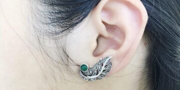 Một đôi hoa tai được lựa chọn đúng theo phong thủy có thể giúp thu hút tài lộc